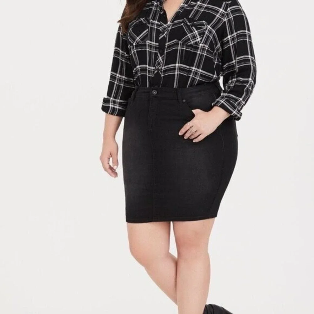 Torrid Black Denim Mini Skirt Distressed Zip Fly Curve Hugging Size 2